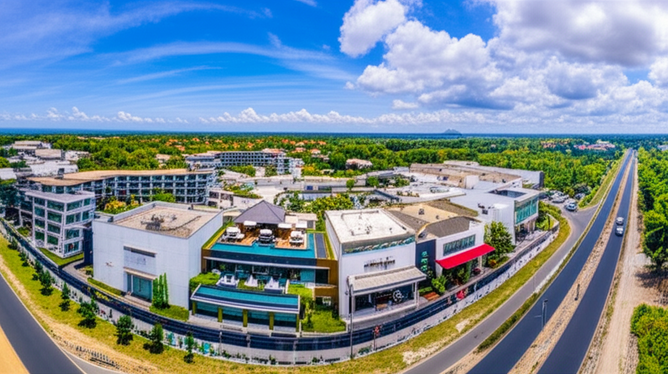 A photograph illustrating diverse commercial construction projects in Bali, including hotels, villas, retail spaces, restaurants, co-working spaces, and infrastructure improvements.
