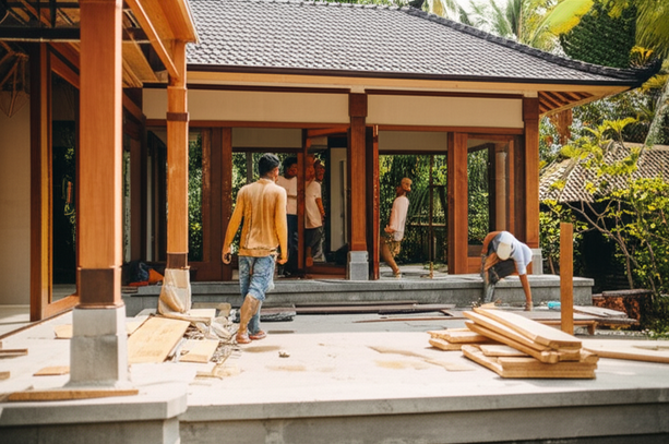 Construction of a Bali villa using sustainable materials and skilled local labor, emphasizing quality and environmental responsibility.